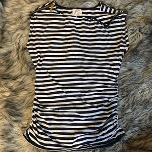 Shoulder accented maternity top